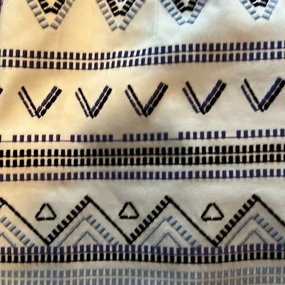White House Black Market size 4 skirt - Picture 3 of 3
